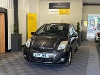 Begagnad Toyota Yaris 2011 Grå Halvkombi