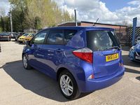 Usado Toyota Verso 98 HP (72 kW) 2011 Azul Monovolume