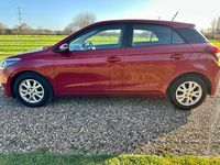 Used Hyundai i20 SE 84 HP (61 kW) 2016 Red Hatchback