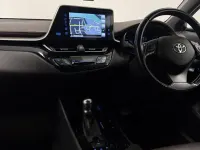 Used Toyota C-HR 122 HP (89 kW) 2017 White SUV