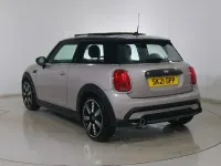 Usado Mini Cooper Exclusive 134 HP (98 kW) 2021 Cinzento Citadino