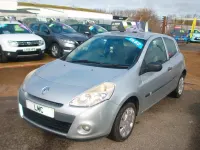 Used Renault Clio Extreme 73 HP (53 kW) 2009 Silver Hatchback