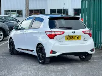 Used Toyota Yaris Hybrid Sport 100 HP (73 kW) 2019 White Hatchback