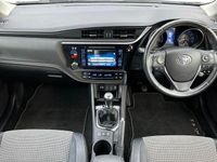 Used Toyota Auris 111 HP (81 kW) 2017 Blue Hatchback
