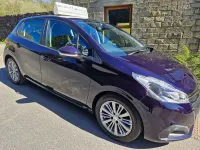 Second-hand Peugeot 208 Signature Sky 102 CP (75 kW) 2018 Albastru Hatchback