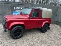Used Land Rover Defender 122 HP (89 kW) 2009 Red Pickup
