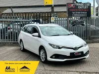 Used Toyota Auris Hybrid 2018 White Estate