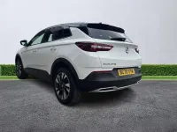 Used Vauxhall Grandland X SRi 130 HP (95 kW) 2020 White SUV