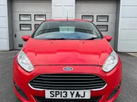 Usado Ford Fiesta Zetec 82 HP (60 kW) 2013 Vermelho Citadino