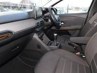 Usado Dacia Sandero Comfort 100 HP (73 kW) 2021 Preto Citadino