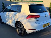 Used VW Golf VII SE 125 HP (91 kW) 2018 Hatchback