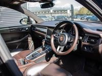 Used Porsche Macan Turbo 434 HP (319 kW) 2019 Black SUV