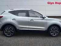 Używany MG ZS Exclusive 111 KM (81 kW) 2024 SUV