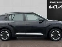 Begagnad Kia EV3 Air 150 kW (204 HK) 2025 Svart SUV