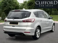 Usado Ford S-MAX Titanium 150 CV (110 kW) 2019 Plateado Monovolumen