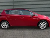 Used Toyota Auris Hybrid Business Edition 136 HP (100 kW) 2017 Red Hatchback