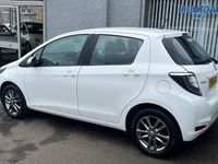 Begagnad Toyota Yaris 2014 Vit Halvkombi