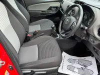 Begagnad Toyota Yaris 111 HK (81 kW) 2019 Röd Halvkombi