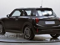 Begagnad Mini Cooper Classic 2024 Svart Halvkombi