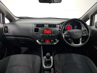 Używany Kia Rio 107 KM (78 kW) 2012 Srebrny Hatchback