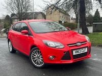 Usado Ford Focus Zetec 125 CV (91 kW) 2013 Rojo Utilitario
