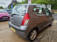 Usado Hyundai i10 Comfort 86 HP (63 kW) 2011 Cinzento Citadino