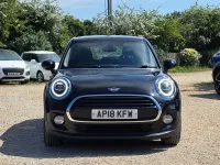 Begagnad Mini Cooper Hatch 2018 Svart Halvkombi
