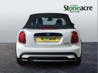 Usado Mini Cooper Cabriolet Exclusive 134 HP (98 kW) 2023 Branco Cabrios