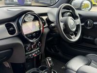 Begagnad Mini Cooper Exclusive 2023 Blå Halvkombi
