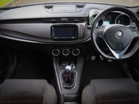 Used Alfa Romeo Giulietta Edizione Speciale 120 HP (88 kW) 2019 White Hatchback