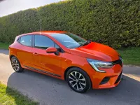 Used Renault Clio Iconic 90 HP (66 kW) 2022 Orange Hatchback