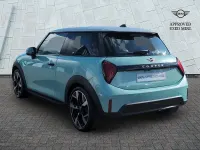 Begagnad Mini Cooper Exclusive 2024 Grön Halvkombi