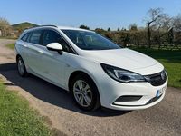 Used Vauxhall Astra Design Edition 2017 White Estate