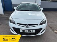 Used Vauxhall Astra Excite 200 HP (147 kW) 2016 White Hatchback