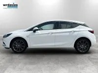 Used Vauxhall Astra SRi 150 HP (110 kW) 2016 White Hatchback