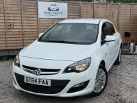 Used Vauxhall Astra Excite 2014 White Hatchback