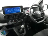 Usado Vauxhall Vivaro 120 HP (88 kW) 2025 Branco Monovolume