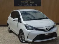 Used Toyota Yaris Design 99 HP (72 kW) 2015 White Hatchback