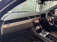 Begagnad Jaguar F-Pace R-Dynamic 404 HK (297 kW) 2022 Svart SUV