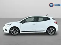 Used Renault Clio Evolution 90 HP (66 kW) 2023 White Hatchback