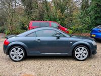 Begagnad Audi TT Exclusive 250 HK (183 kW) 2004 Grå Sportkupé