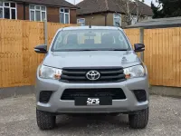 Used Toyota HiLux Active 150 HP (110 kW) 2017 Silver Pickup