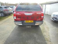 Usado Toyota HiLux 150 HP (110 kW) 2017 Vermelho Pickup