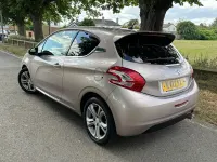 Used Peugeot 208 Allure 95 HP (69 kW) 2012 Pink Hatchback