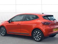 Used Renault Clio Evolution 90 HP (66 kW) 2023 Orange Hatchback