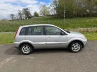Begagnad Ford Fusion Zetec 67 HK (49 kW) 2007 Silver Halvkombi