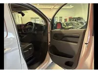 Second-hand Vauxhall Vivaro 100 CP (73 kW) 2022 Alb Monovolum