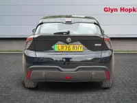 Begagnad MG MG4 EV SE 319 kW (435 HK) 2025 Svart Halvkombi