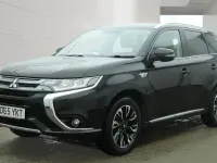 Używany Mitsubishi Outlander P-HEV 2016 Czarny Kombi