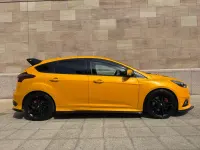 Used Ford Focus ST 250 HP (183 kW) 2017 Yellow Hatchback